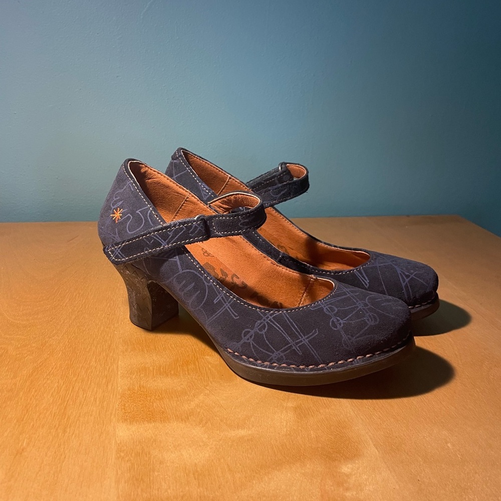 Elegant Women's Mary Jane Heels in Navy